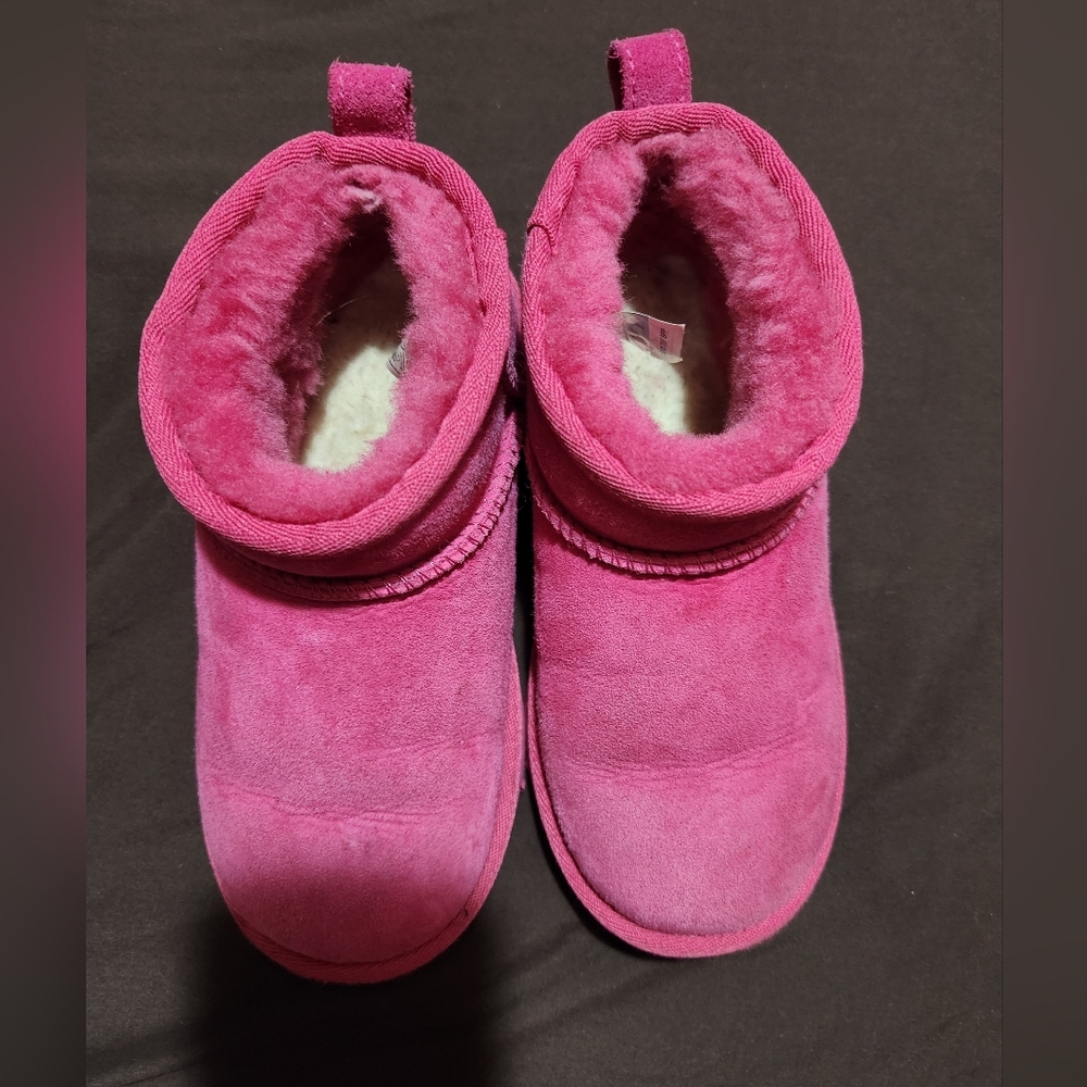 Hot pink Uggs girl size 13